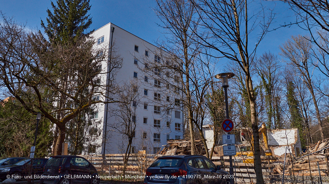 16.03.2023 - Die Crux der schwarzen Aluschindeln